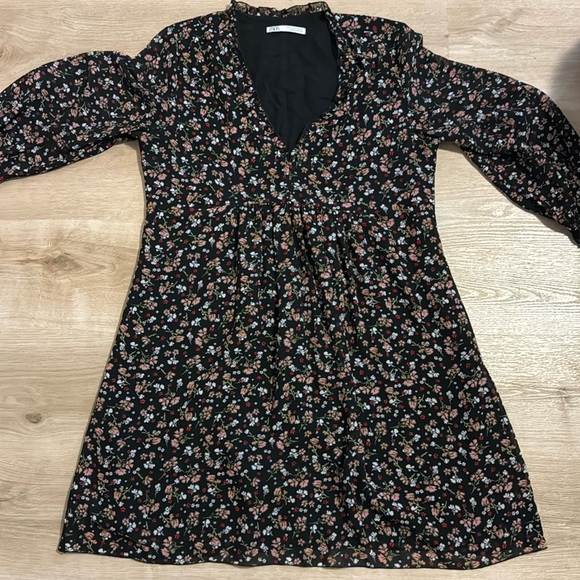 Zara Floral Mini Dress - Picture 1 of 2